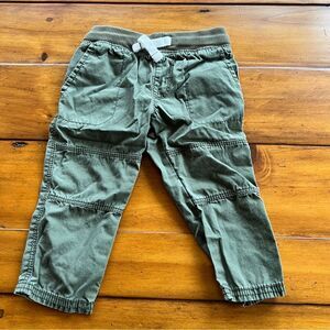 🍭6/$30 Carter’s boy’s army green elastic waist pants - 12 months